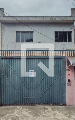 Casa à venda com 360m², 4 quartos e 2 vagas Casa à venda com 360m², 4 quartos e 2 vagasFachada + placa
