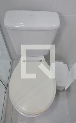 Casa de condomínio à venda com 103m², 2 quartos e 1 vagaBanheiro da Suíte 2