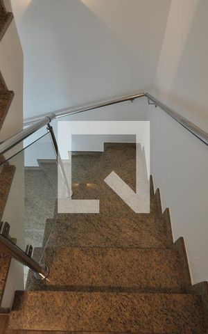Casa de condomínio à venda com 103m², 2 quartos e 1 vagaEscada