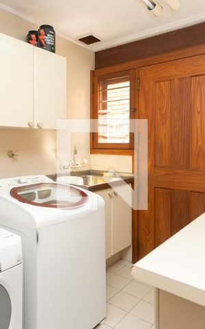 Casa à venda com 478m², 4 quartos e 3 vagas Casa à venda com 478m², 4 quartos e 3 vagasLavanderia