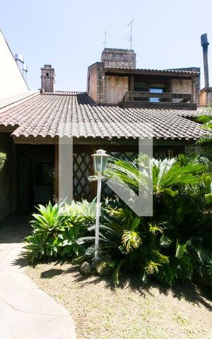 Casa à venda com 478m², 4 quartos e 3 vagas Casa à venda com 478m², 4 quartos e 3 vagasFachada da casa