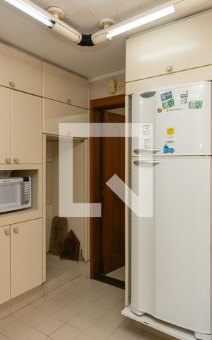 Casa à venda com 478m², 4 quartos e 3 vagas Casa à venda com 478m², 4 quartos e 3 vagasCozinha