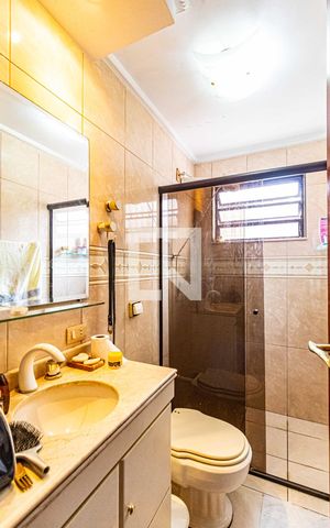Casa à venda com 150m², 3 quartos e 4 vagas Casa à venda com 150m², 3 quartos e 4 vagasBanheiro social
