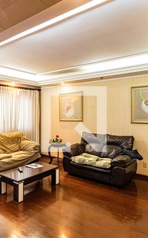 Casa à venda com 150m², 3 quartos e 4 vagas Casa à venda com 150m², 3 quartos e 4 vagasSala