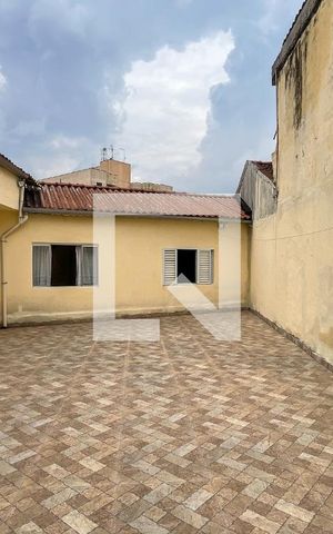 Casa à venda com 250m², 2 quartos e 3 vagas Casa à venda com 250m², 2 quartos e 3 vagasQuintal