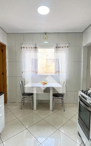 Casa à venda com 250m², 2 quartos e 3 vagas Casa à venda com 250m², 2 quartos e 3 vagasCozinha