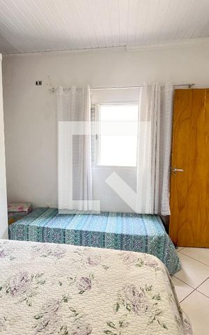 Casa à venda com 250m², 2 quartos e 3 vagas Casa à venda com 250m², 2 quartos e 3 vagasQuarto