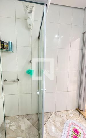 Casa à venda com 250m², 2 quartos e 3 vagas Casa à venda com 250m², 2 quartos e 3 vagasBanheiro Corredor