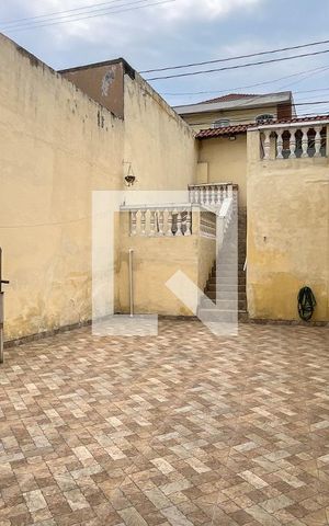 Casa à venda com 250m², 2 quartos e 3 vagas Casa à venda com 250m², 2 quartos e 3 vagasQuintal