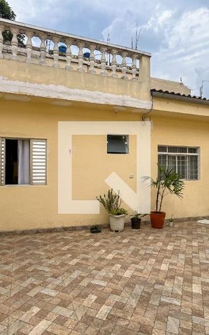Casa à venda com 250m², 2 quartos e 3 vagas Casa à venda com 250m², 2 quartos e 3 vagasQuintal