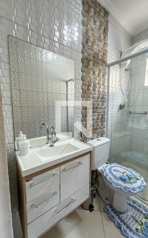 Casa à venda com 250m², 2 quartos e 3 vagas Casa à venda com 250m², 2 quartos e 3 vagasBanheiro da Suíte