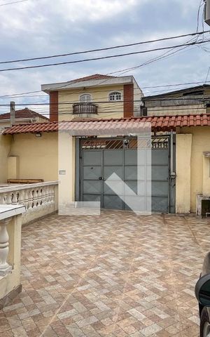Casa à venda com 250m², 2 quartos e 3 vagas Casa à venda com 250m², 2 quartos e 3 vagasGaragem