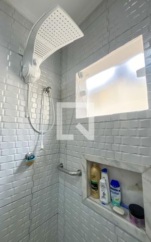 Casa à venda com 250m², 2 quartos e 3 vagas Casa à venda com 250m², 2 quartos e 3 vagasBanheiro da Suíte