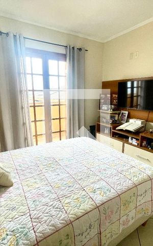 Casa à venda com 256m², 3 quartos e 5 vagas Casa à venda com 256m², 3 quartos e 5 vagasQuarto 3 - Suíte
