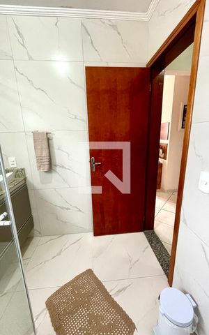 Casa à venda com 256m², 3 quartos e 5 vagas Casa à venda com 256m², 3 quartos e 5 vagasBanheiro da Suíte