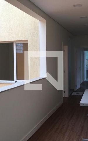 Casa à venda com 200m², 6 quartos e 4 vagas Casa à venda com 200m², 6 quartos e 4 vagasCorredor
