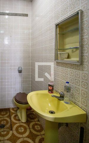Casa à venda com 430m², 3 quartos e 3 vagasBanheiro de serviço