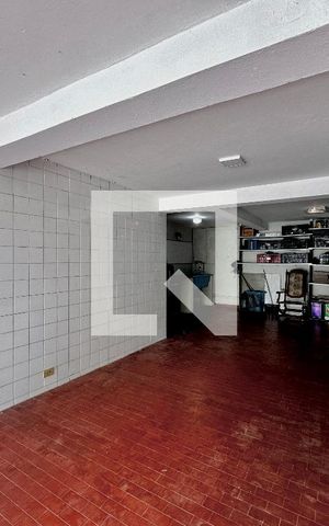 Casa à venda com 254m², 5 quartos e 2 vagas Casa à venda com 254m², 5 quartos e 2 vagasGaragem