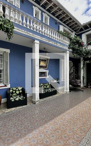 Casa à venda com 254m², 5 quartos e 2 vagas Casa à venda com 254m², 5 quartos e 2 vagasVaranda
