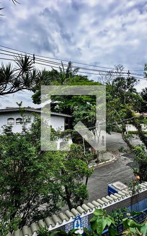 Casa à venda com 254m², 5 quartos e 2 vagas Casa à venda com 254m², 5 quartos e 2 vagasVista Suítes