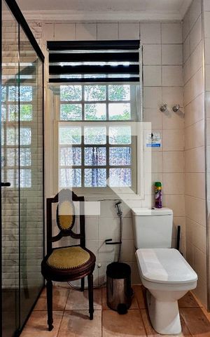Casa à venda com 254m², 5 quartos e 2 vagas Casa à venda com 254m², 5 quartos e 2 vagasBanheiro Social