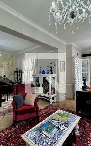Casa à venda com 254m², 5 quartos e 2 vagas Casa à venda com 254m², 5 quartos e 2 vagasSala