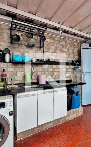 Casa à venda com 254m², 5 quartos e 2 vagas Casa à venda com 254m², 5 quartos e 2 vagasÁrea de Serviço