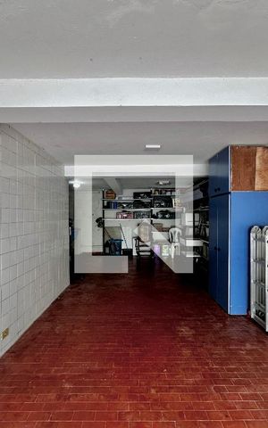 Casa à venda com 254m², 5 quartos e 2 vagas Casa à venda com 254m², 5 quartos e 2 vagasGaragem