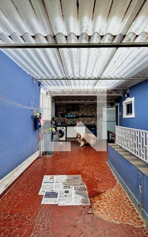 Casa à venda com 254m², 5 quartos e 2 vagas Casa à venda com 254m², 5 quartos e 2 vagasQuintal
