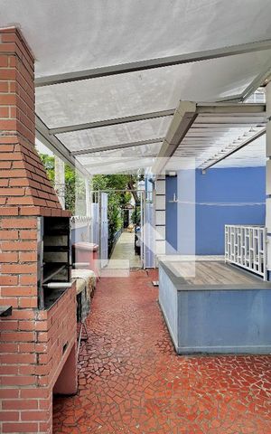 Casa à venda com 254m², 5 quartos e 2 vagas Casa à venda com 254m², 5 quartos e 2 vagasChurrasqueira