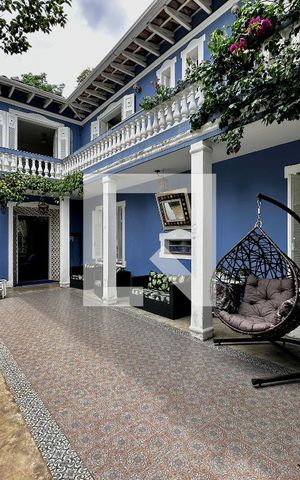 Casa à venda com 254m², 5 quartos e 2 vagas Casa à venda com 254m², 5 quartos e 2 vagasVaranda