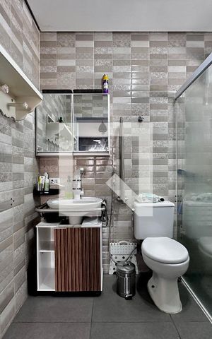 Casa à venda com 254m², 5 quartos e 2 vagas Casa à venda com 254m², 5 quartos e 2 vagasBanheiro Suíte 2 fundos