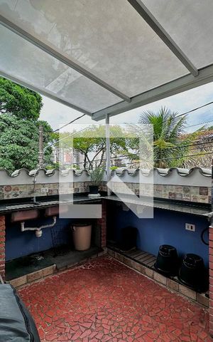 Casa à venda com 254m², 5 quartos e 2 vagas Casa à venda com 254m², 5 quartos e 2 vagasChurrasqueira