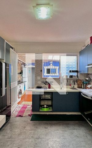 Casa à venda com 254m², 5 quartos e 2 vagas Casa à venda com 254m², 5 quartos e 2 vagasCozinha