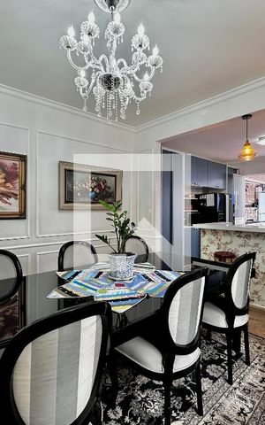 Casa à venda com 254m², 5 quartos e 2 vagas Casa à venda com 254m², 5 quartos e 2 vagasSala