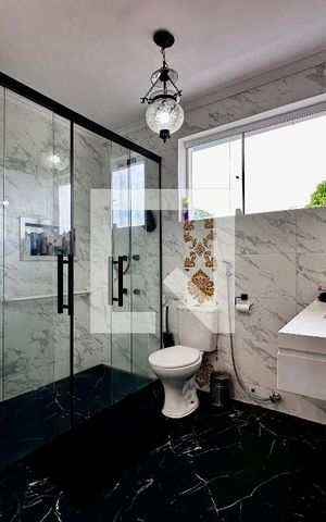 Casa à venda com 254m², 5 quartos e 2 vagas Casa à venda com 254m², 5 quartos e 2 vagasBanheiro Suíte 1