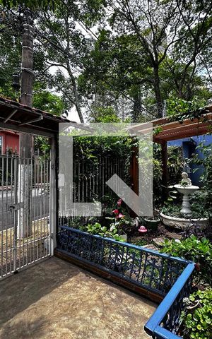 Casa à venda com 254m², 5 quartos e 2 vagas Casa à venda com 254m², 5 quartos e 2 vagasJardim