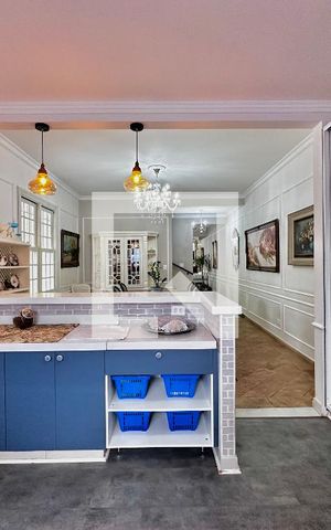 Casa à venda com 254m², 5 quartos e 2 vagas Casa à venda com 254m², 5 quartos e 2 vagasCozinha
