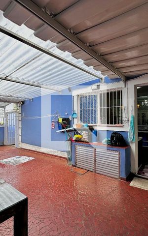 Casa à venda com 254m², 5 quartos e 2 vagas Casa à venda com 254m², 5 quartos e 2 vagasQuintal