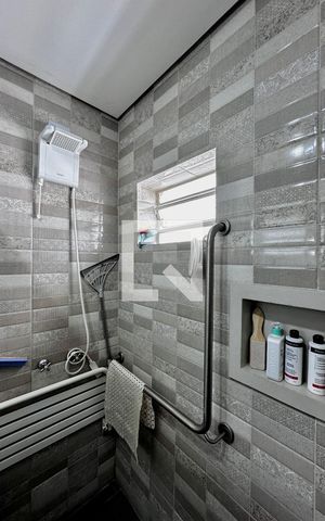 Casa à venda com 254m², 5 quartos e 2 vagas Casa à venda com 254m², 5 quartos e 2 vagasBanheiro Suíte 2 fundos