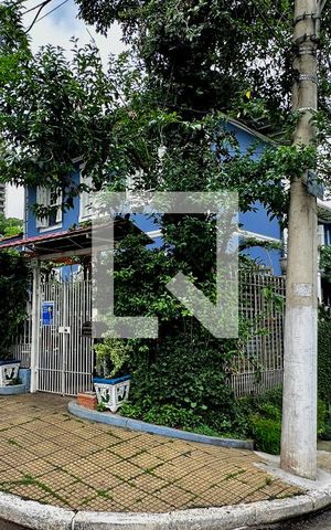 Casa à venda com 254m², 5 quartos e 2 vagas Casa à venda com 254m², 5 quartos e 2 vagasFachada