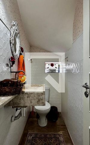 Casa à venda com 254m², 5 quartos e 2 vagas Casa à venda com 254m², 5 quartos e 2 vagasLavabo