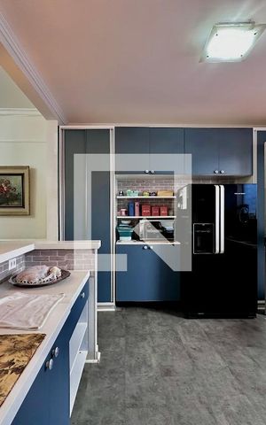 Casa à venda com 254m², 5 quartos e 2 vagas Casa à venda com 254m², 5 quartos e 2 vagasCozinha