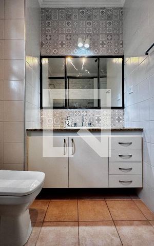 Casa à venda com 254m², 5 quartos e 2 vagas Casa à venda com 254m², 5 quartos e 2 vagasBanheiro Social