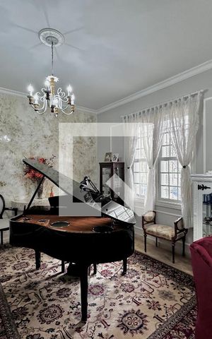 Casa à venda com 254m², 5 quartos e 2 vagas Casa à venda com 254m², 5 quartos e 2 vagasSala