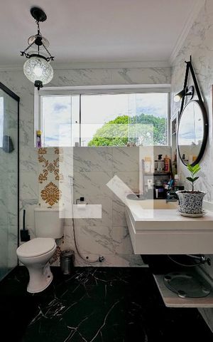Casa à venda com 254m², 5 quartos e 2 vagas Casa à venda com 254m², 5 quartos e 2 vagasBanheiro Suíte 1