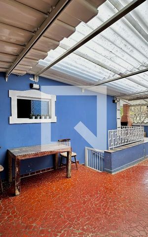 Casa à venda com 254m², 5 quartos e 2 vagas Casa à venda com 254m², 5 quartos e 2 vagasQuintal