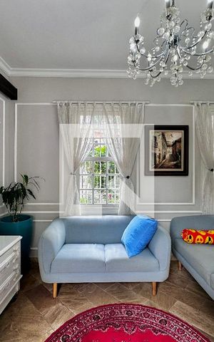Casa à venda com 254m², 5 quartos e 2 vagas Casa à venda com 254m², 5 quartos e 2 vagasSala