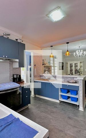 Casa à venda com 254m², 5 quartos e 2 vagas Casa à venda com 254m², 5 quartos e 2 vagasCozinha