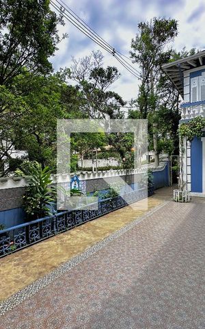 Casa à venda com 254m², 5 quartos e 2 vagas Casa à venda com 254m², 5 quartos e 2 vagasVaranda